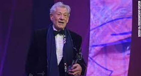 Diễn viên kịch nghệ cao niên nhất đóng vai Hoàng tử Hamlet