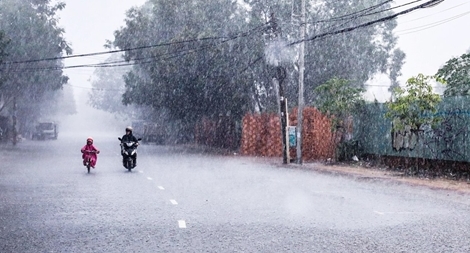 Bắc Bộ và Bắc Trung Bộ mưa giông, Hà Nội se lạnh