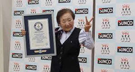 Quản trị viên văn phòng cao niên nhất