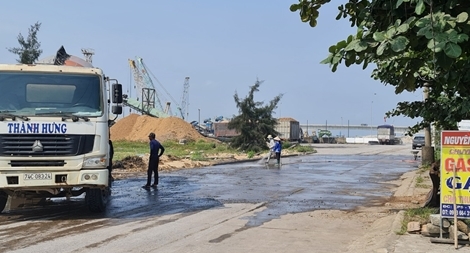 Người dân bức xúc vì phải sống trong môi trường ô nhiễm