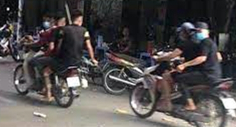 Truy nã kẻ côn đồ chém người đàn ông đến mức liệt 2 chân