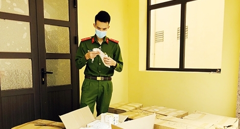 Phát hiện ô tô vận chuyển số lượng lớn khẩu trang y tế không rõ nguồn gốc