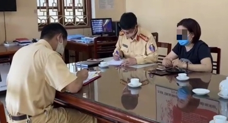 Phạt nghiêm nữ tài xế đi lùi trên cao tốc vì không biết đường