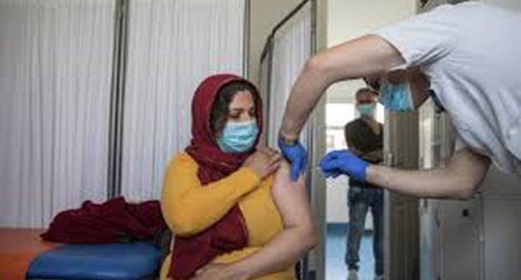 Serbia thưởng tiền cho tất cả công dân đi tiêm phòng