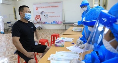 Hà Nội xét nghiệm COVID-19 cho người từ Đà Nẵng về