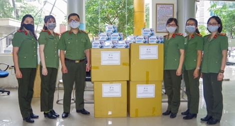 Hỗ trợ đồng đội tuyến đầu chống dịch