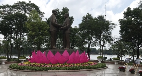 Chuyện chưa kể về bức tượng Bác Hồ - Bác Tôn trong Công viên Thống Nhất