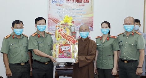 Công an tỉnh Đắk Nông chúc mừng Đại lễ Phật Đản