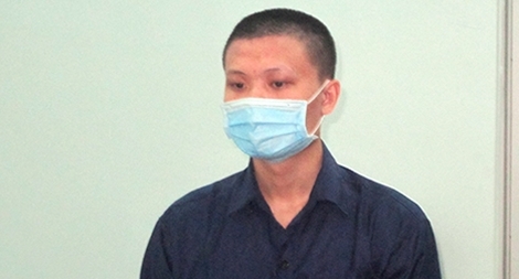 Bị chém vì cầm mã tấu xông vào chỗ nhậu