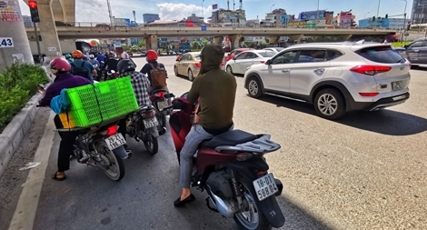 Hà Nội ngột ngạt trong cái nóng 40 độ