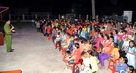 Công an thị xã Ayun Pa giúp đỡ nhiều hoàn cảnh khó khăn