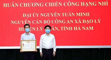 Truy tặng Huân chương Chiến công hạng Nhì cho Đại úy Nguyễn Tuấn Minh