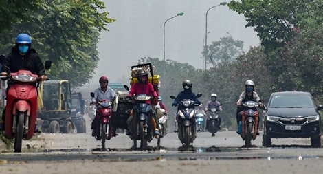 Miền Bắc ngày nắng nóng, chiều tối mưa giông