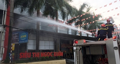 Cháy lớn tại Siêu thị Ngọc Xuân ở TP Cao Bằng 