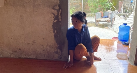 Gia đình khốn cùng, ông tâm thần, cháu bại não rất cần được giúp đỡ