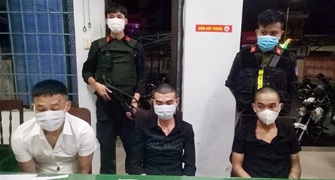 CSCĐ vây bắt trong đêm 3 đối tượng mang ma túy