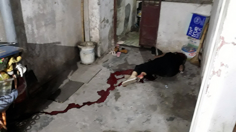 Nghi bị bỏ bùa, thầy cúng vác dao truy sát gia đình hàng xóm