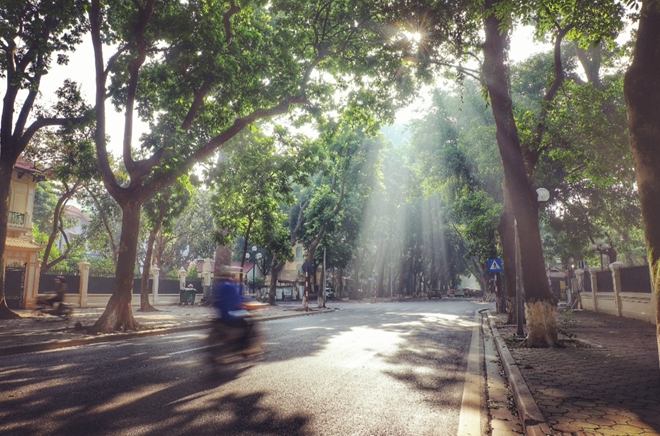 Hà Nội sáng sớm se lạnh, trưa hửng nắng
