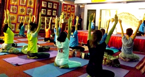 Người dân thủ đô thích thú trải nghiệm Yoga Sống khỏe
