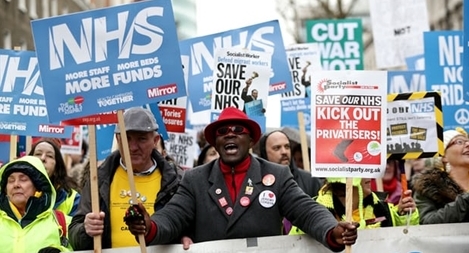 Người dân Anh xuống đường biểu tình 