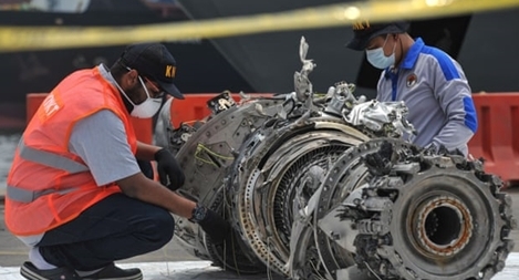 Dữ liệu hộp đen hé mở điều gì về chiếc máy bay Indonesia rơi xuống biển?