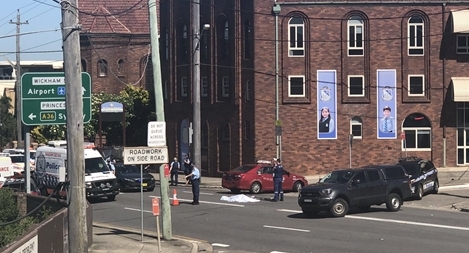 Lái xe gây tai nạn liên hoàn tại Australia rồi dùng dao tự sát