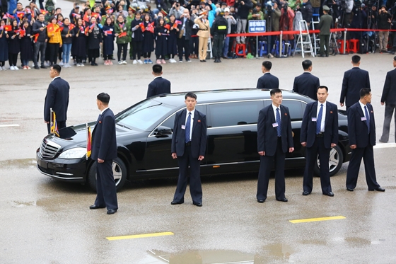 Dàn đặc vụ "lạnh lùng" quanh Chủ tịch Kim Jong-un gây sốt cộng đồng mạng