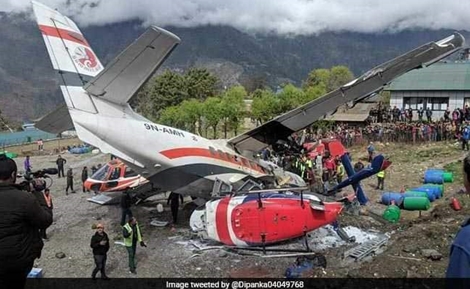 Máy bay va chạm trực thăng gần đỉnh Everest, 3 người thiệt mạng