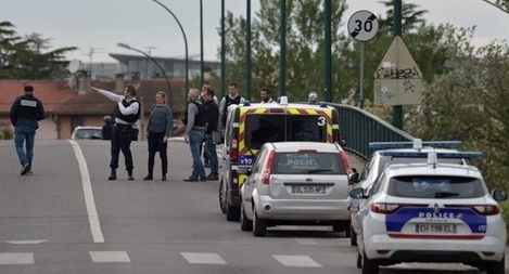 Pháp rúng động vì vụ nam thanh niên liều lĩnh bắt cóc con tin