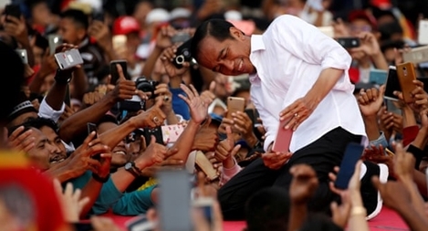 Tổng thống Indonesia Joko Widodo tái đắc cử trong cuộc đua gay cấn