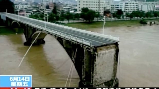 Sập cầu nghiêm trọng tại Trung Quốc khiến 2 người mất tích