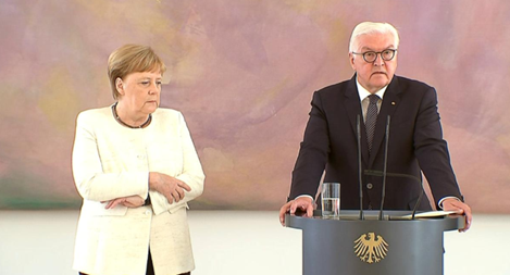 Thủ tướng Đức tiếp tục có biểu hiện lạ trong sự kiện của chính phủ