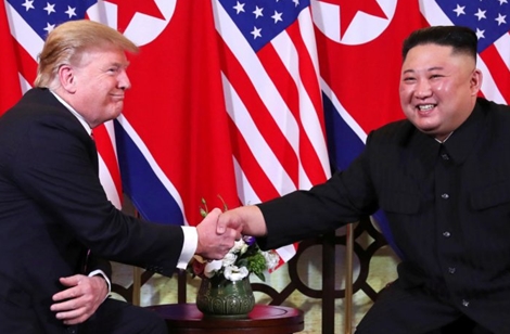Tổng thống Trump chờ đợi "cái bắt tay" của Chủ tịch Kim tại biên giới liên Triều