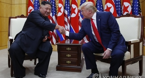 Truyền thông Triều Tiên hết lời ca ngợi cuộc gặp Mỹ-Triều tại DMZ