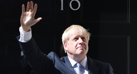 Vừa nhậm chức, Thủ tướng Anh vội sa thải một nửa nội các