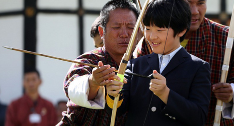 Khí chất ngút ngàn của "tiểu hoàng tử" Nhật Bản trong chuyến đi đến Bhutan