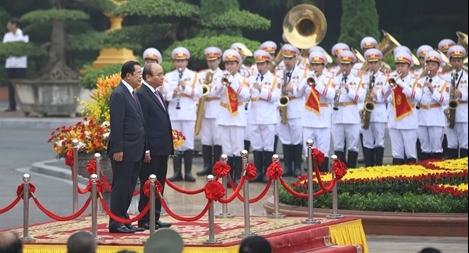 Thủ tướng Nguyễn Xuân Phúc chủ trì lễ đón Thủ tướng Campuchia Hun Sen