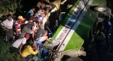 Xe khách mất lái lao xuống vực, 19 người thiệt mạng