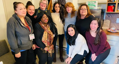 Meghan xuất hiện vui vẻ sau tuyên bố rút khỏi Hoàng gia Anh