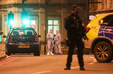 Bắn hạ kẻ khủng bố xúi giục bạn gái chặt đầu bố mẹ