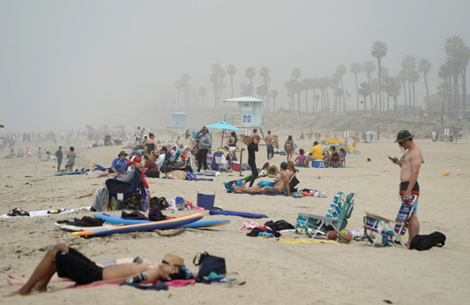 Dân Mỹ lũ lượt đổ ra biển như chưa hề có COVID-19