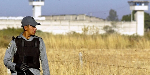 Hỗn chiến trong nhà tù khiến 8 người thiệt mạng