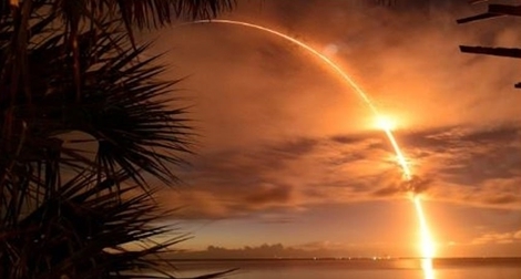 Trầm trồ với loạt hình ảnh tuyệt đẹp về vụ phóng vệ tinh của SpaceX