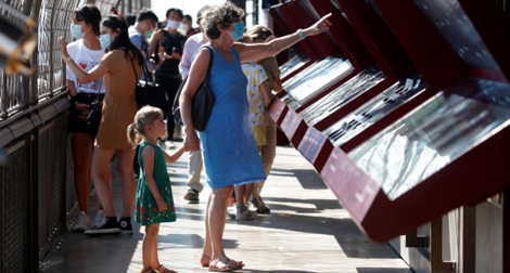 Tháp Eiffel mở cửa trở lại, du lịch Pháp đã "hồi sinh"?