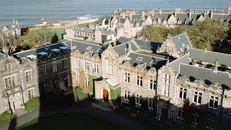 Bê bối tấn công tình dục tại trường đại học bậc nhất gây rúng động nước Anh