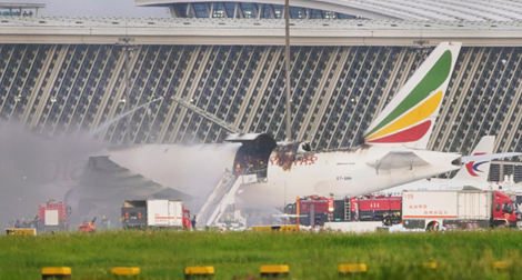 Boeing 777 bốc cháy tại sân bay Trung Quốc