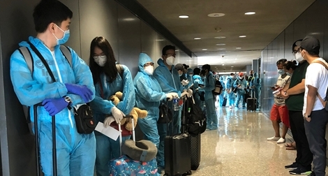 Hơn 340 công dân Việt Nam từ Mỹ về nước an toàn