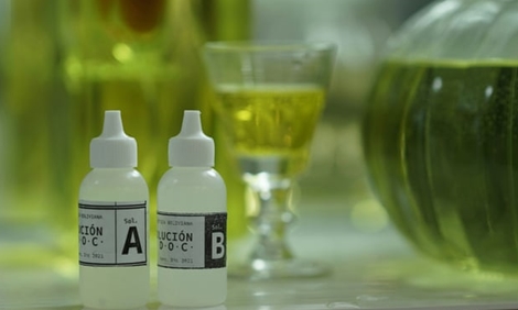 Chất tẩy "thần dược" chữa COVID-19 được rao bán trên Amazon