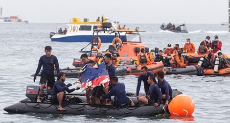 Phát hiện nhiều tình tiết mới vụ máy bay Indonesia rơi