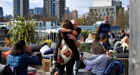 Lần đầu không có ca tử vong vì COVID-19, Anh mạnh tay nới lỏng hạn chế